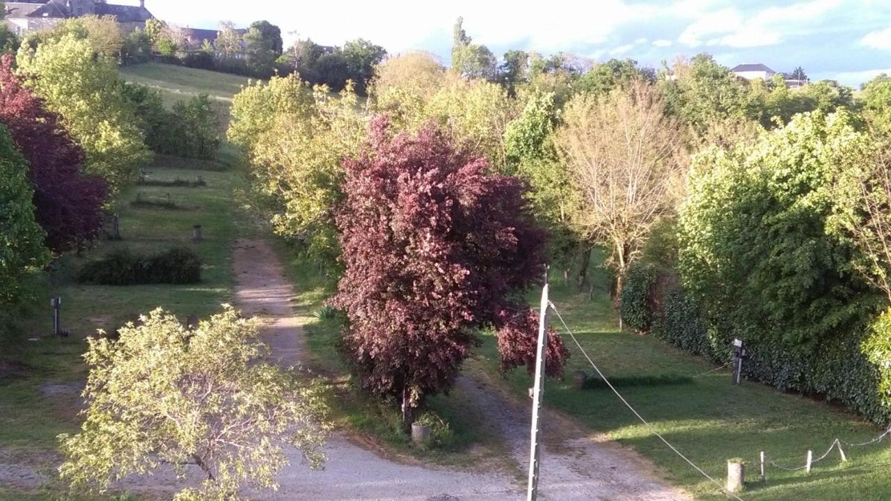Bed and Breakfast A L'Etape De La Ferme Noailles  Exterior foto